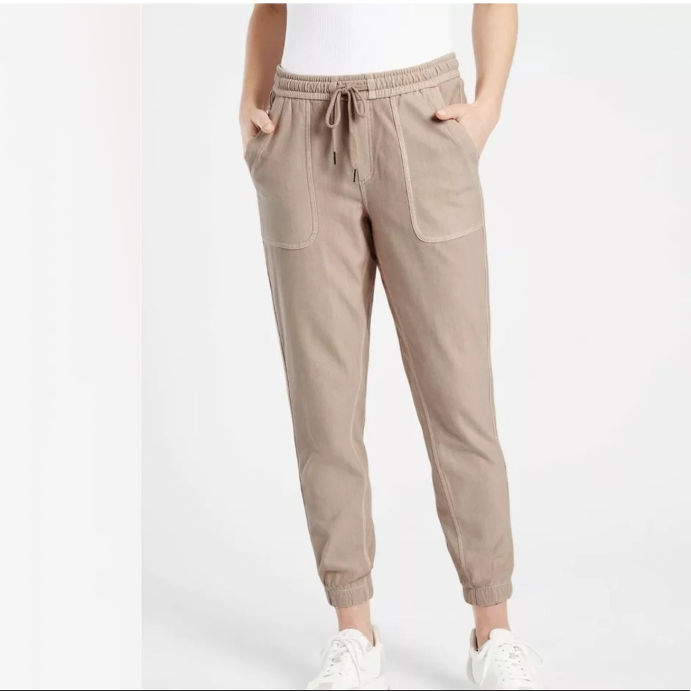 Athleta Beige Farallon Cargo Crop Pants.